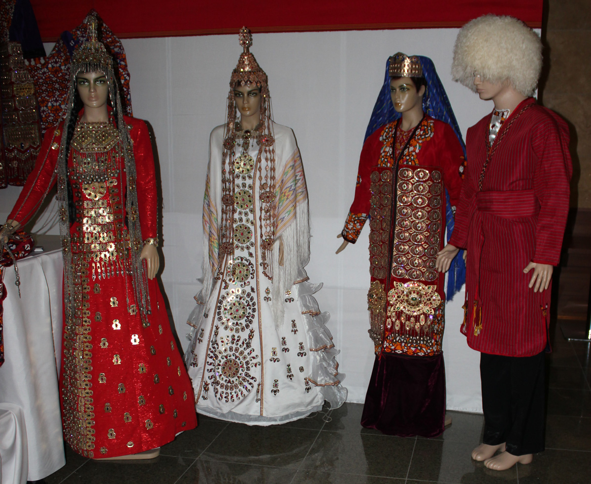 Туркменский национальный костюм женский и мужской